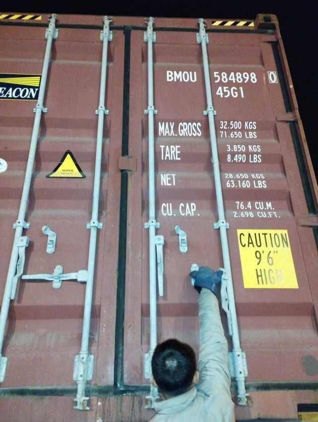 Benchmark sample: Shipping Container (Structured JSON)