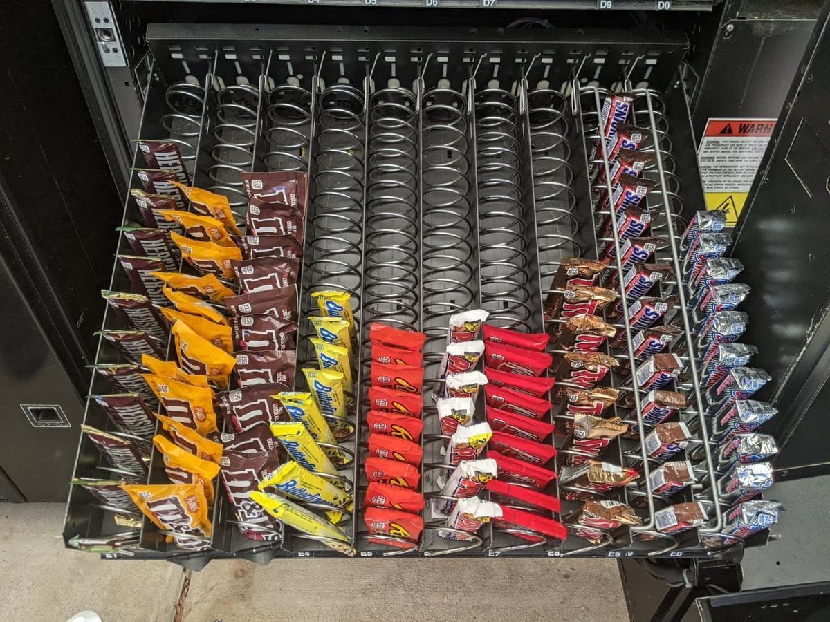 Benchmark sample: Dense Small Objects (Vending)